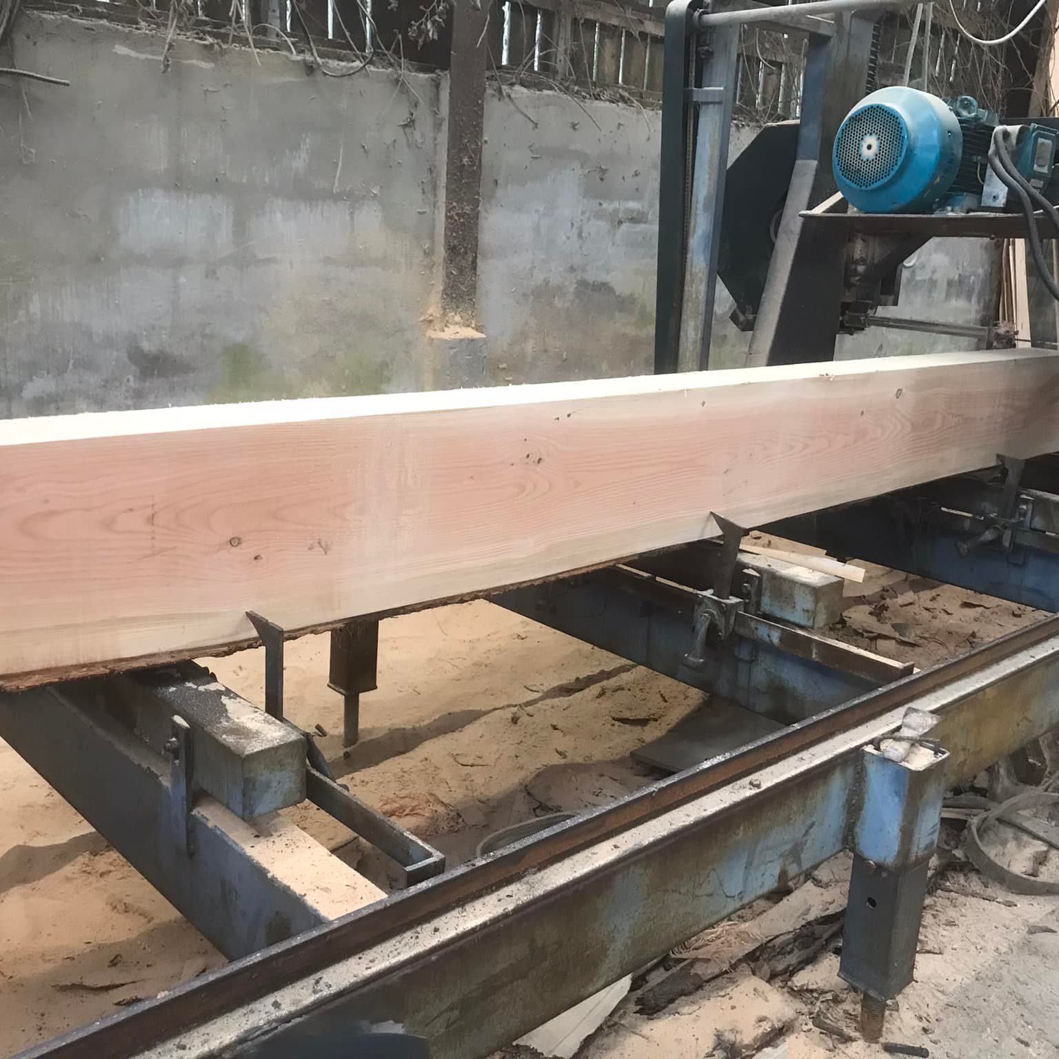 272987236_160173899684048_5536715943918463066_n wood cutting