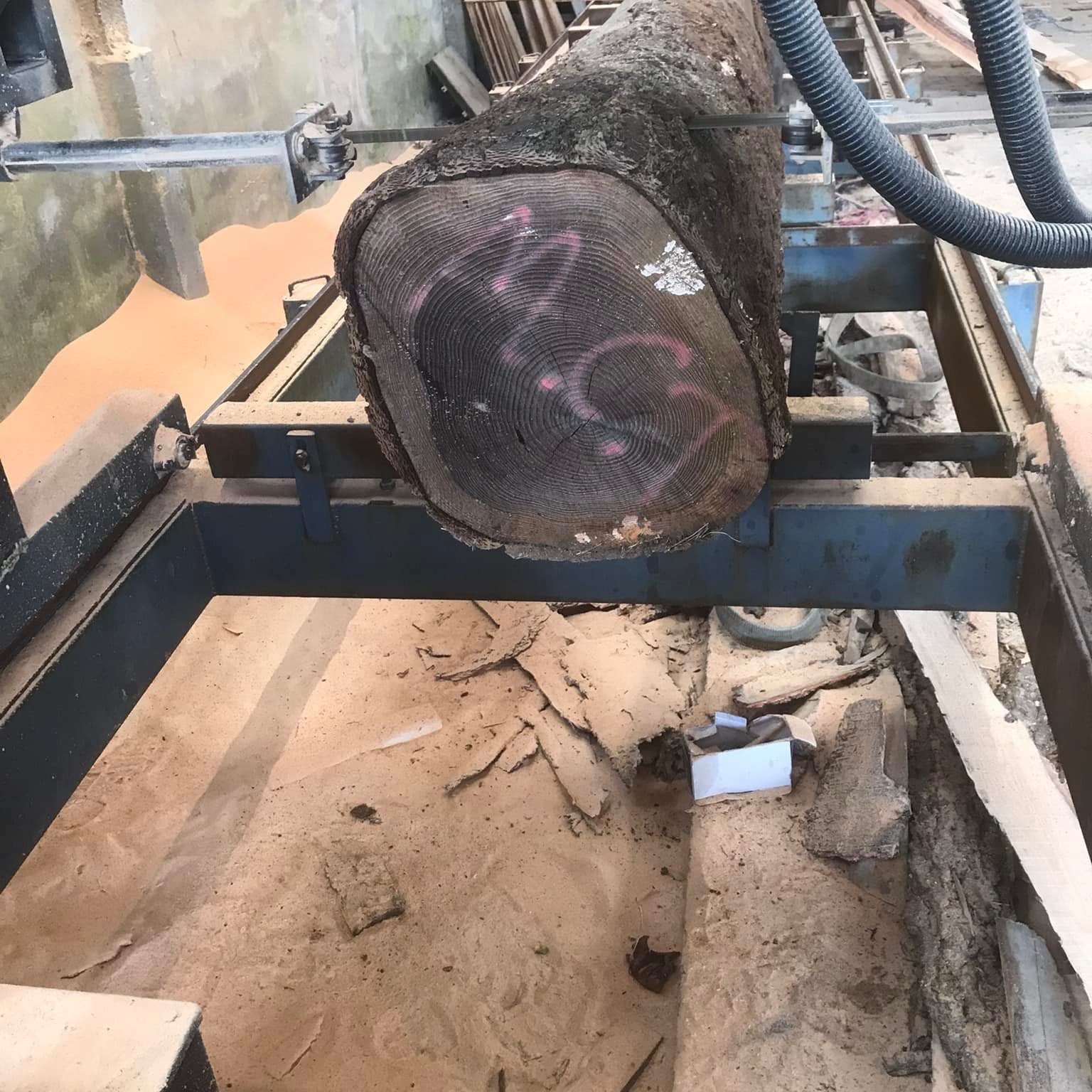 272994983_160173893017382_8234502751699335529_n wood cutting